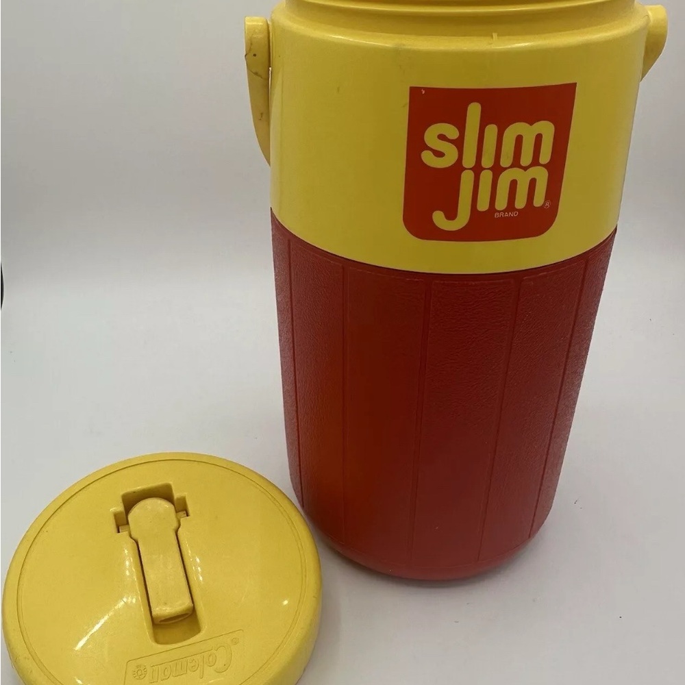 Vintage Coleman 5590 half gallon water jug cooler Slim Jim branded Yellow Red - Picture 2 of 9